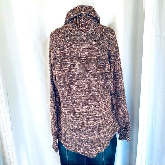 Brand: Abound. Turtle neck sweater. 71% cotton, 29% Acrylic. Size: small. - Picture 6 of 9